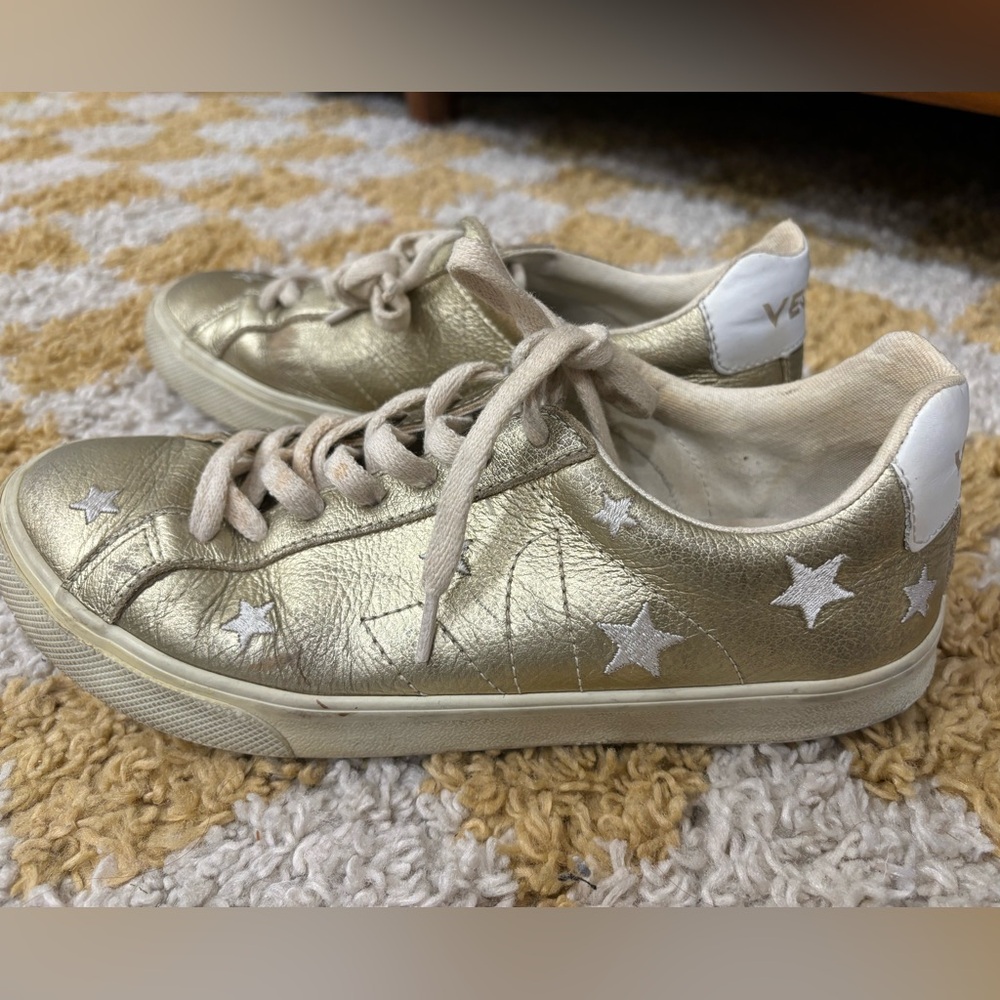 Madewell x Veja Esplar Low Sneakers in Star-Embroidered Gold Leather - Picture 5 of 7